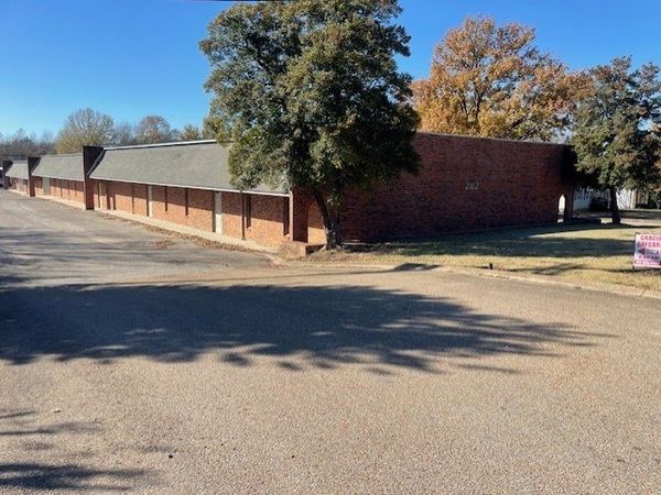 2112 Hollywood Dr, Jackson, TN 38305