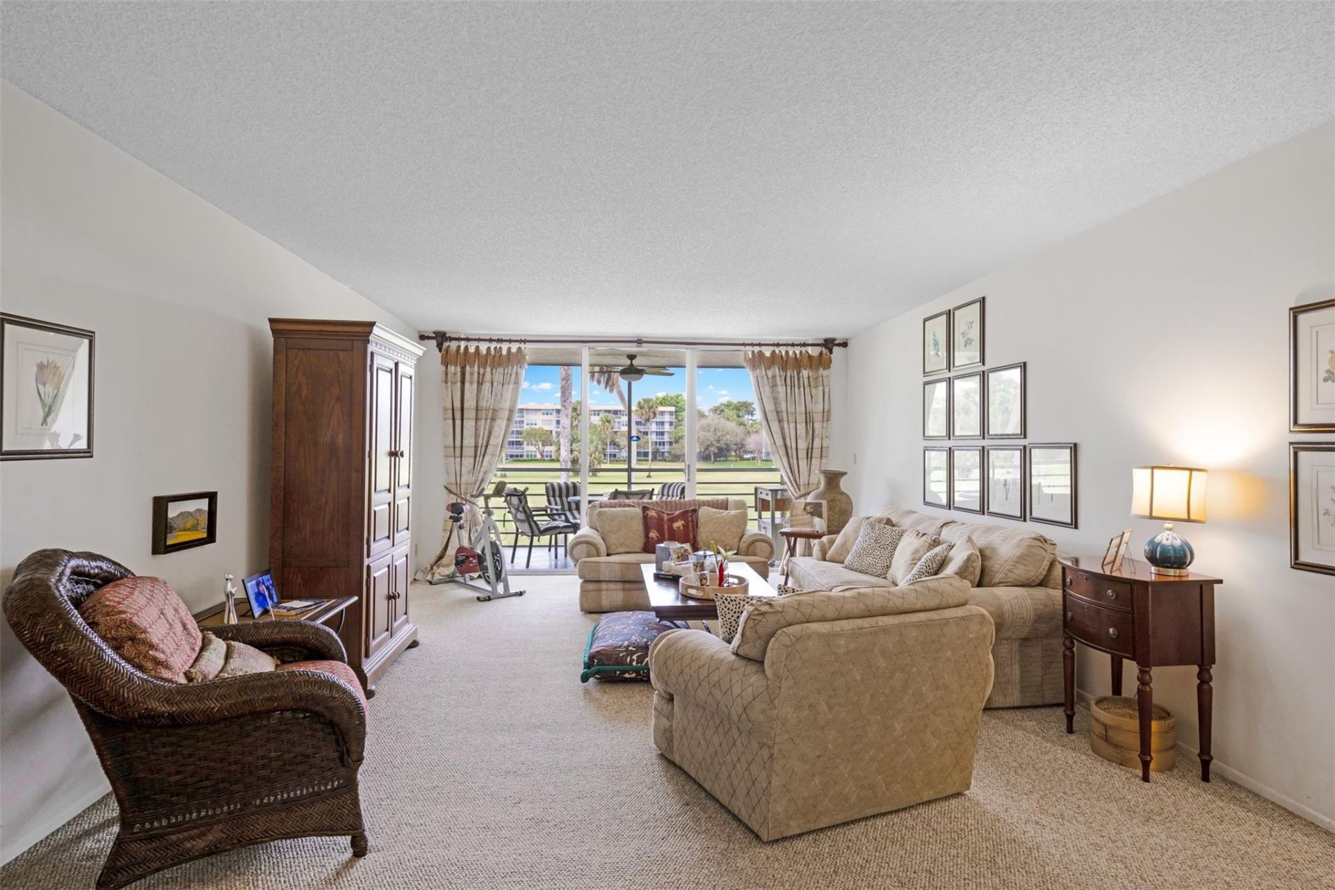 905 Cypress Terrace, Unit 202, Pompano Beach, FL 33069 Photo