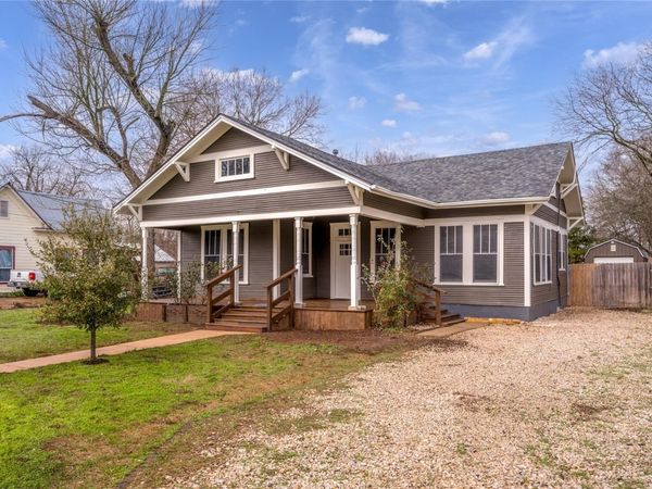 711 Bois Darc ST, Lockhart, TX 78644