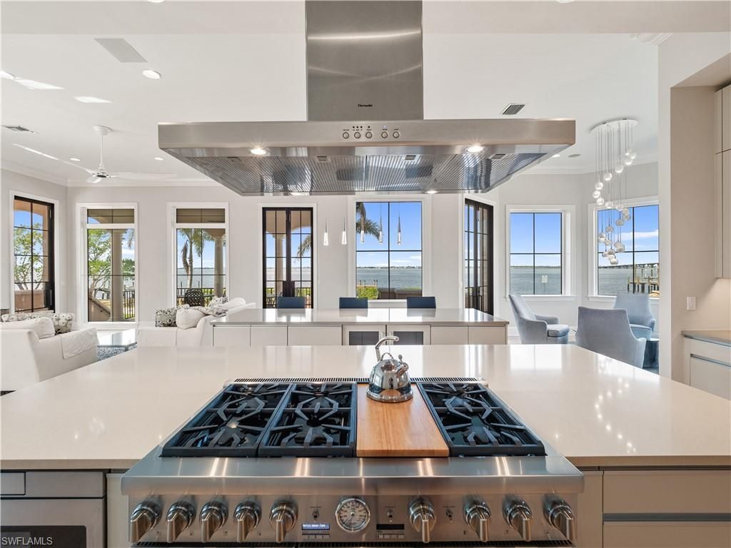 6005 W Riverside Dr, Fort Myers, FL 33919 Photo