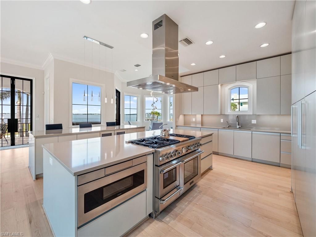 6005 W Riverside Dr, Fort Myers, FL 33919 Photo