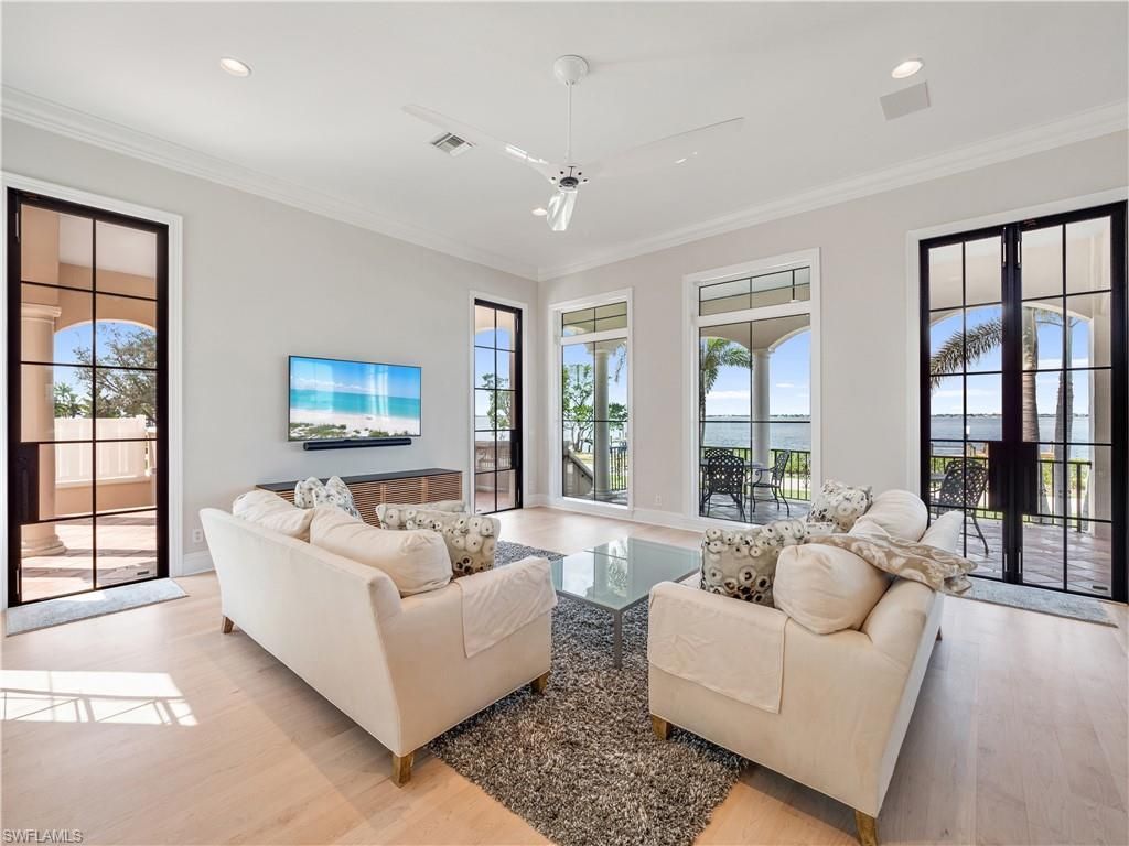 6005 W Riverside Dr, Fort Myers, FL 33919 Photo