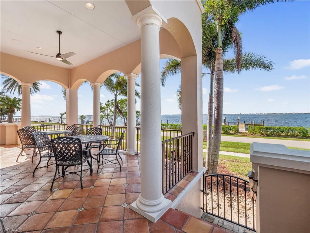 6005 W Riverside Dr, Fort Myers, FL 33919 Photo