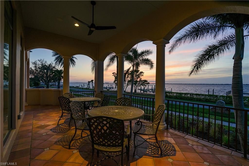 6005 W Riverside Dr, Fort Myers, FL 33919 Photo