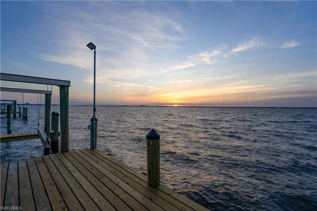 6005 W Riverside Dr, Fort Myers, FL 33919 Photo