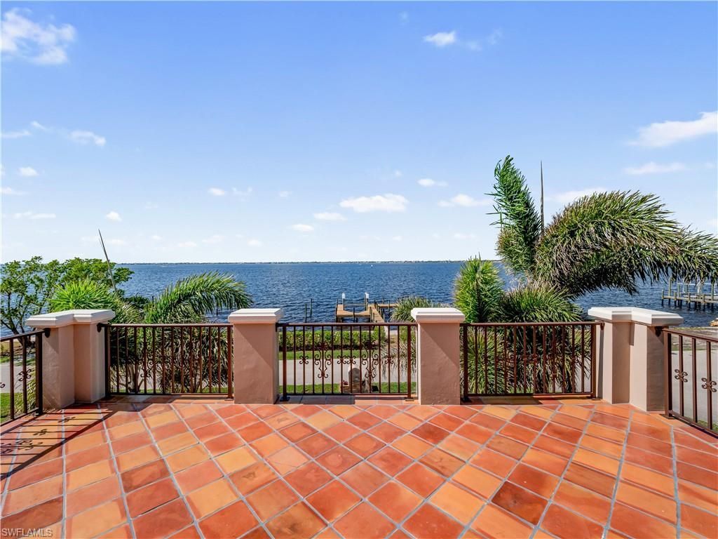 6005 W Riverside Dr, Fort Myers, FL 33919 Photo