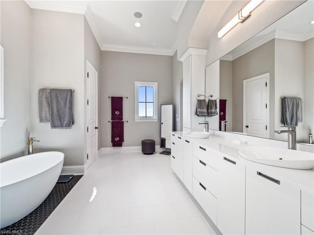 6005 W Riverside Dr, Fort Myers, FL 33919 Photo