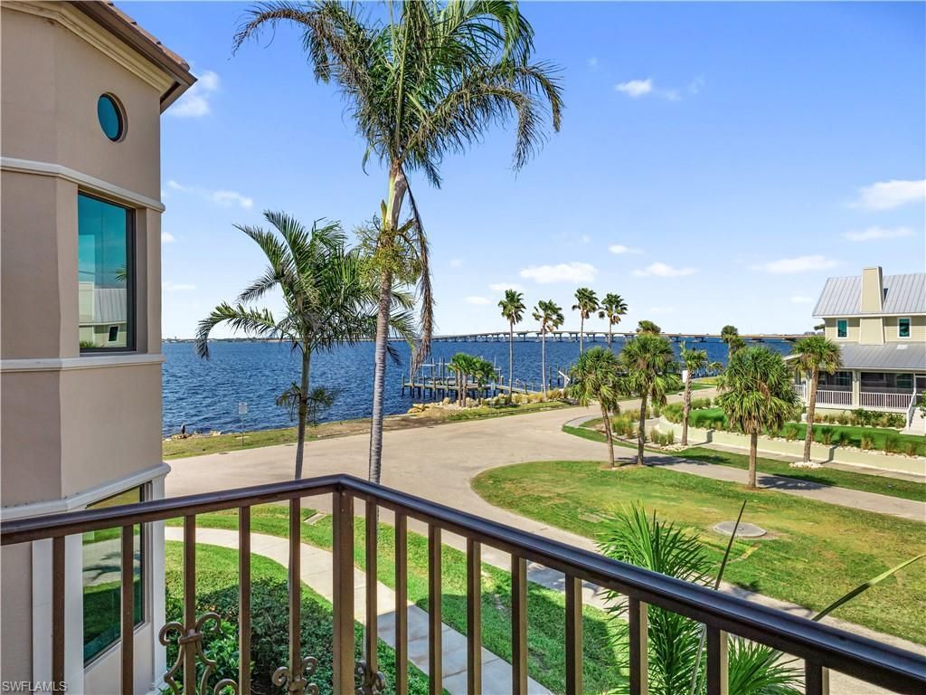 6005 W Riverside Dr, Fort Myers, FL 33919 Photo