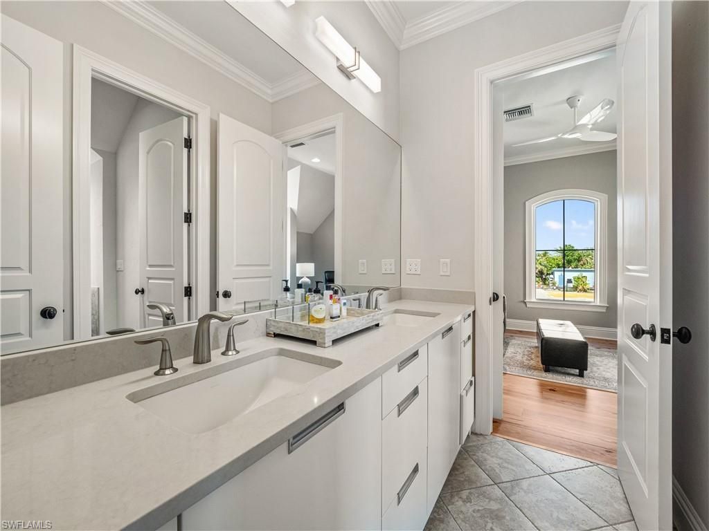 6005 W Riverside Dr, Fort Myers, FL 33919 Photo