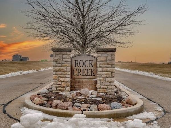 4 Sandstone Avenue, Carlock, IL 61725