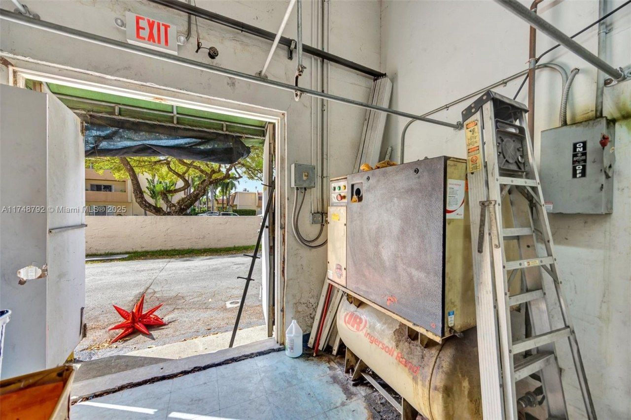 8766 SW 72 St, Miami, FL 33173 Photo