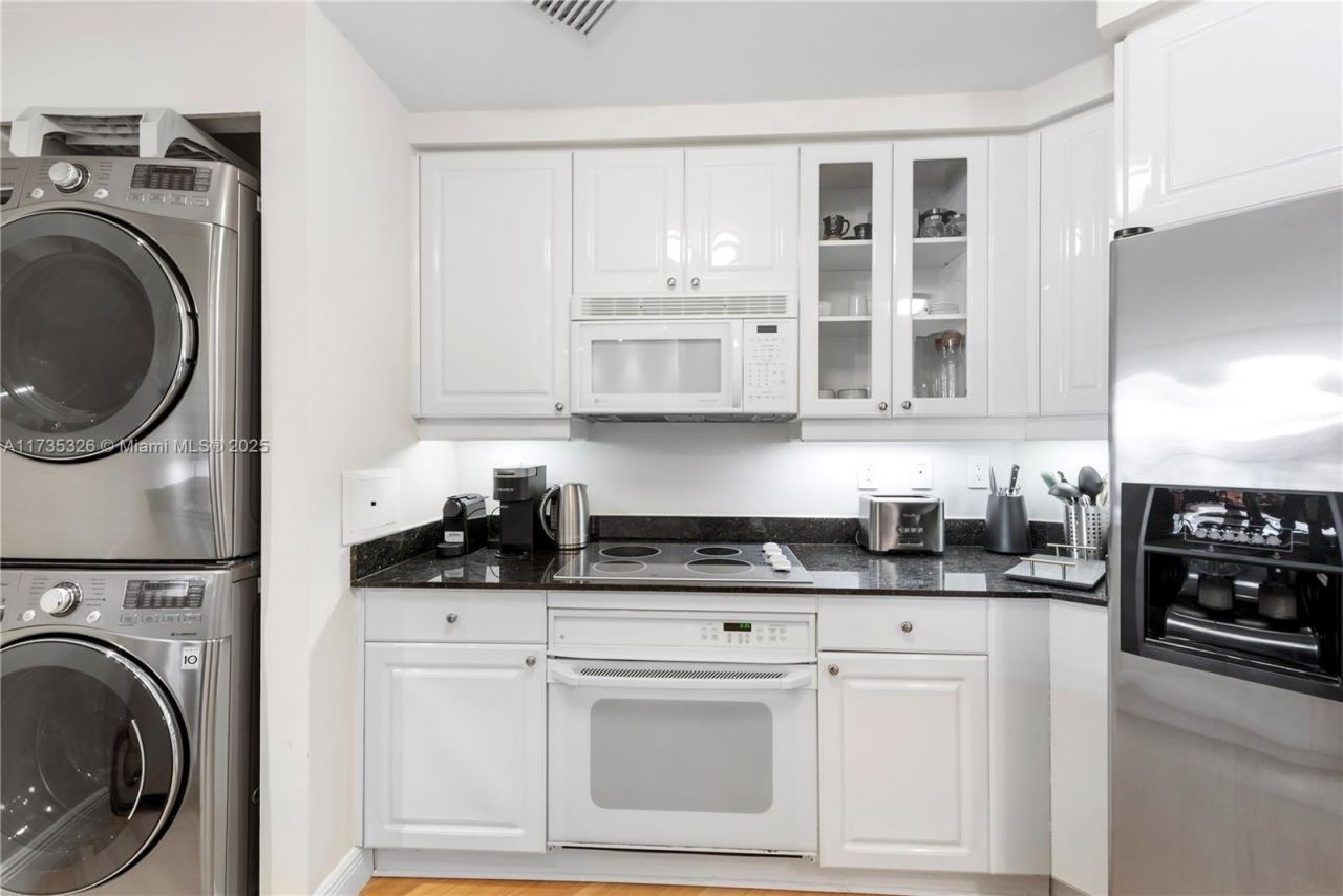 705 Crandon Blvd, Unit 405, Key Biscayne, FL 33149 Photo