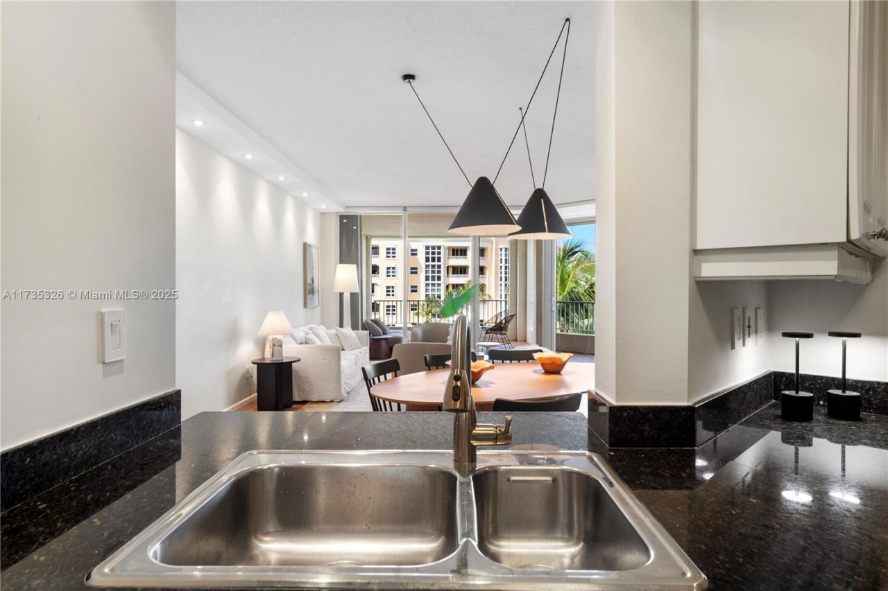 705 Crandon Blvd, Unit 405, Key Biscayne, FL 33149 Photo