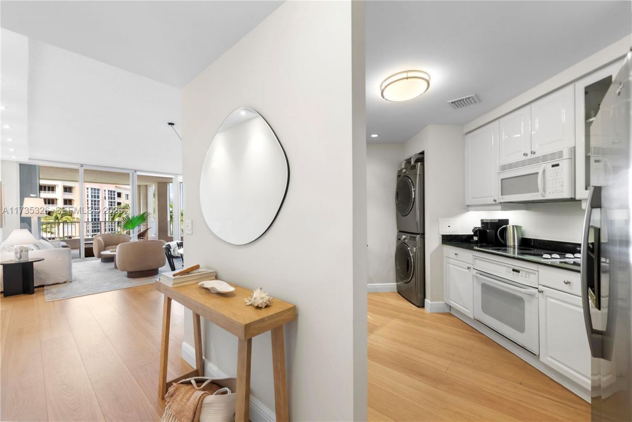 705 Crandon Blvd, Unit 405, Key Biscayne, FL 33149 Photo