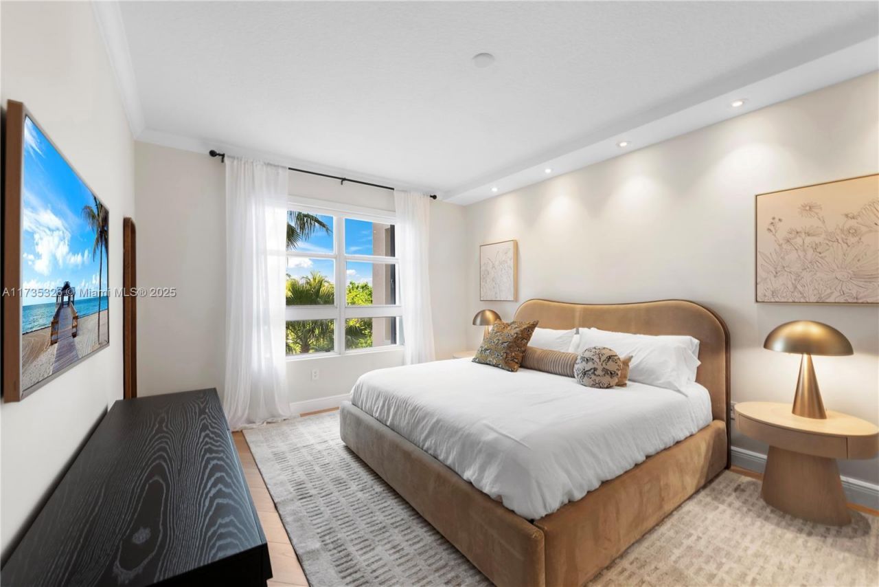 705 Crandon Blvd, Unit 405, Key Biscayne, FL 33149 Photo