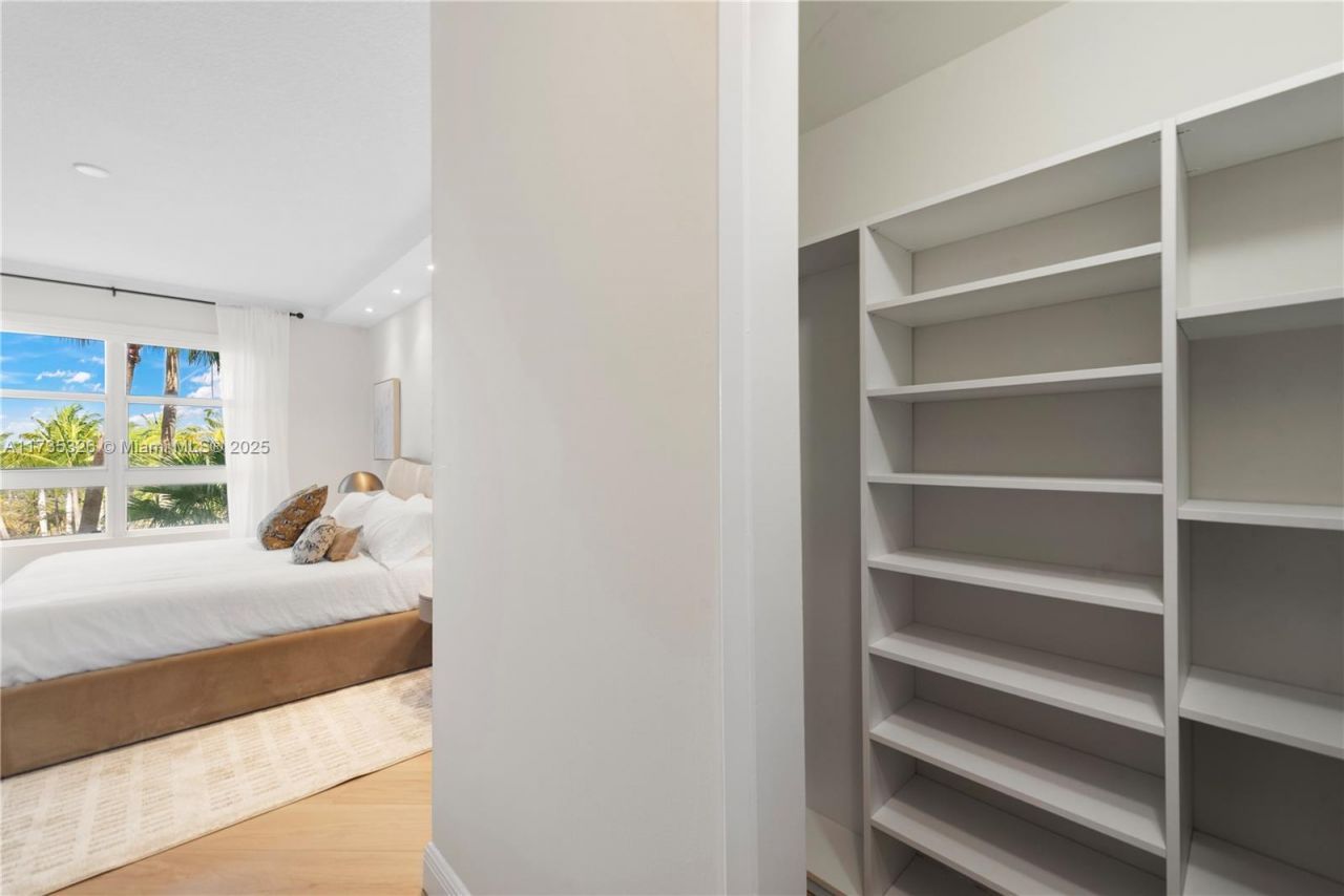 705 Crandon Blvd, Unit 405, Key Biscayne, FL 33149 Photo