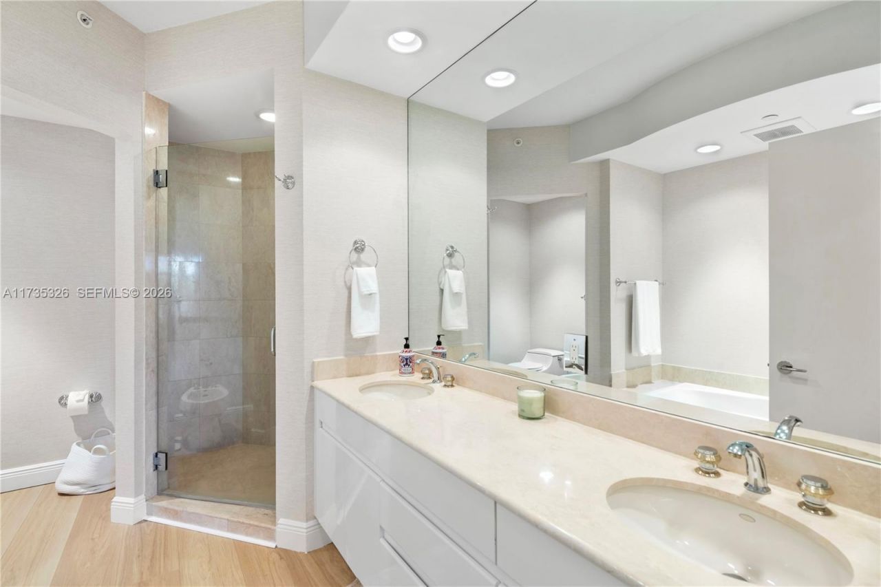 705 Crandon Blvd, Unit 405, Key Biscayne, FL 33149 Photo