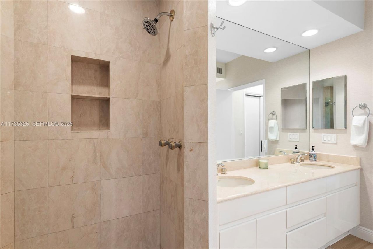 705 Crandon Blvd, Unit 405, Key Biscayne, FL 33149 Photo