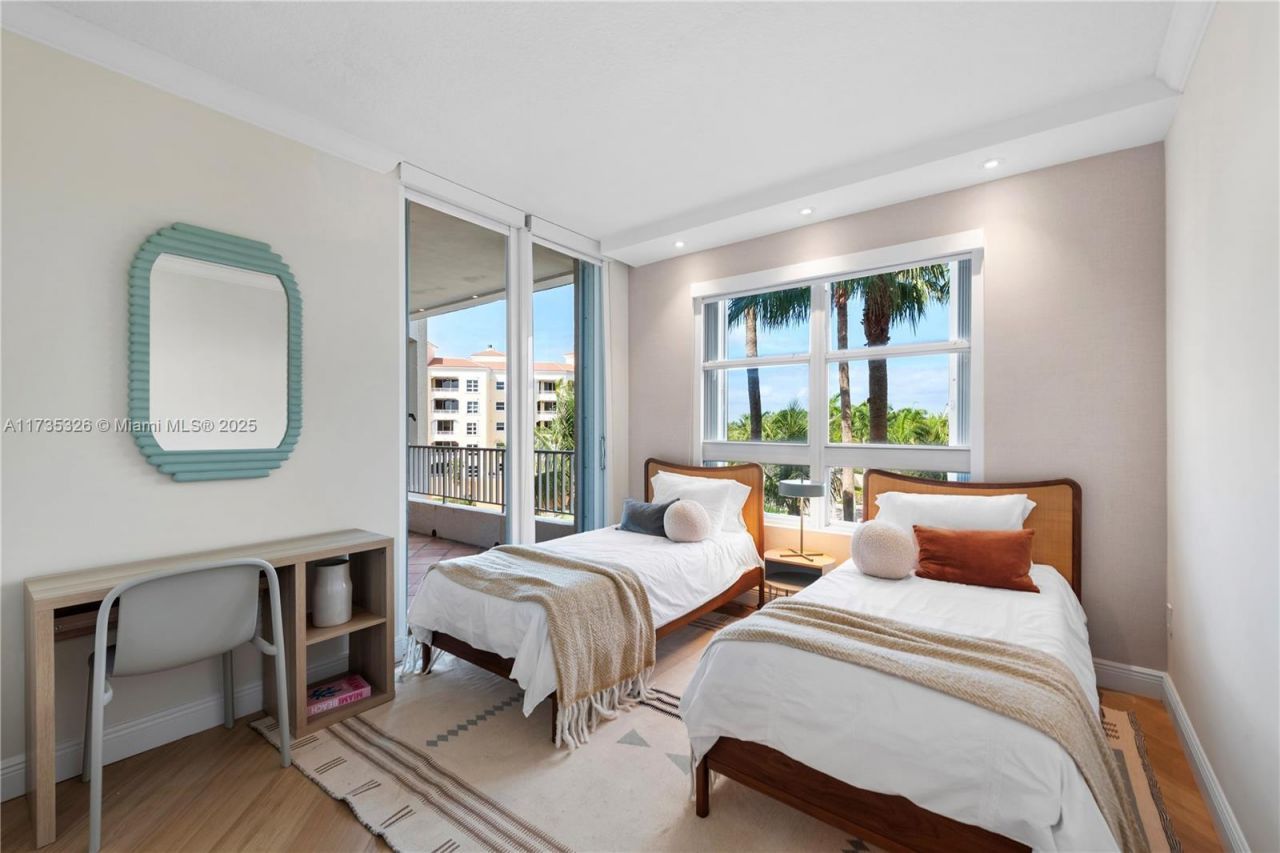 705 Crandon Blvd, Unit 405, Key Biscayne, FL 33149 Photo