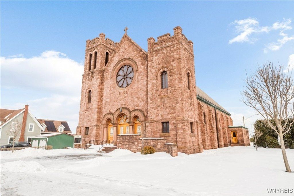 21 S Vernon Street, Middleport, NY 14105 Main Photo