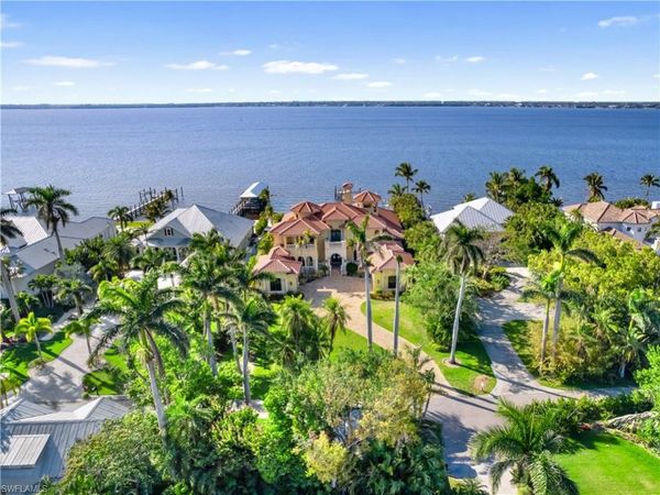2704 Shriver DR, FORT MYERS, FL 33901