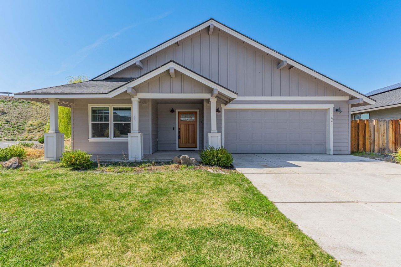 1641 NE 3rd Court, Redmond, OR 97756 Main Photo