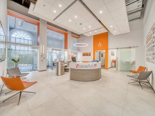 2 Alhambra Plz, Unit PH2-A, Coral Gables, FL 33134