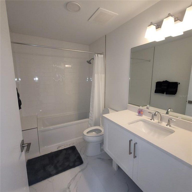 415 Island Way, Unit 204, Clearwater Beach, FL 33767 Photo