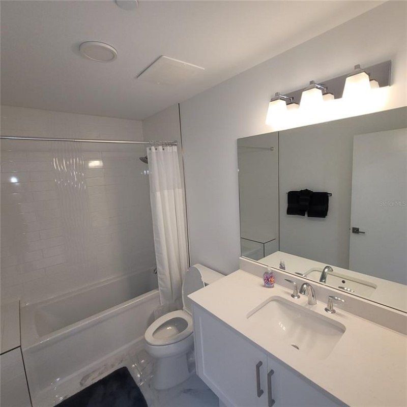 415 Island Way, Unit 204, Clearwater Beach, FL 33767 Photo