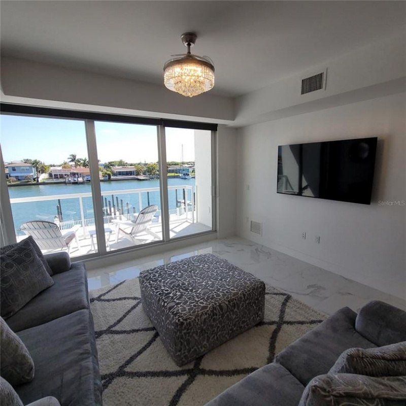 415 Island Way, Unit 204, Clearwater Beach, FL 33767 Photo