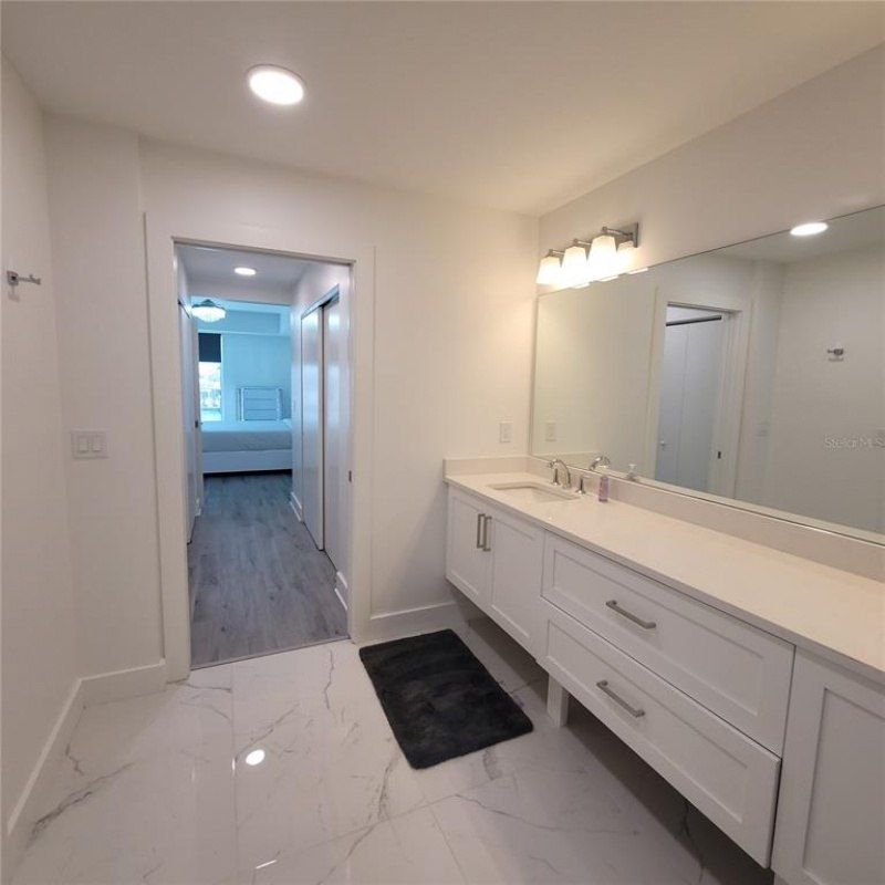 415 Island Way, Unit 204, Clearwater Beach, FL 33767 Photo