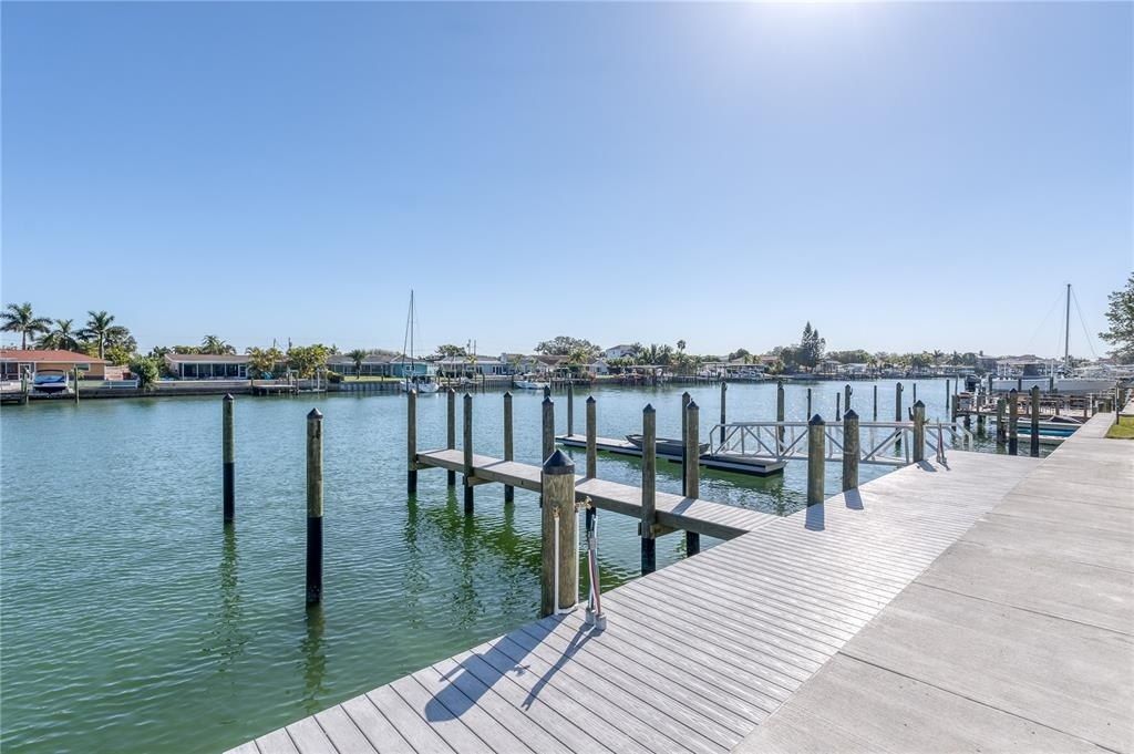 415 Island Way, Unit 204, Clearwater Beach, FL 33767 Photo