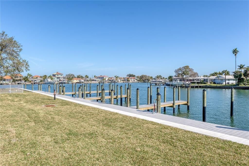 415 Island Way, Unit 204, Clearwater Beach, FL 33767 Photo