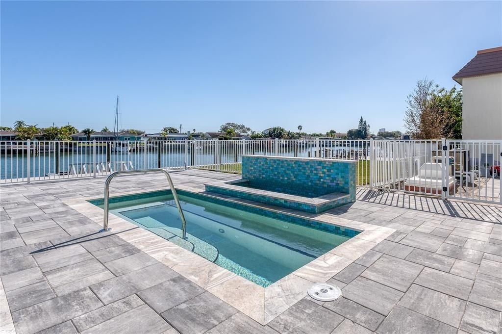 415 Island Way, Unit 204, Clearwater Beach, FL 33767 Photo