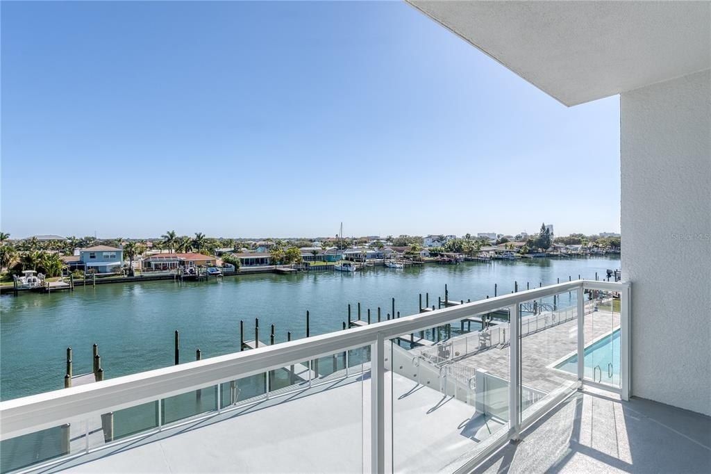 415 Island Way, Unit 204, Clearwater Beach, FL 33767 Photo
