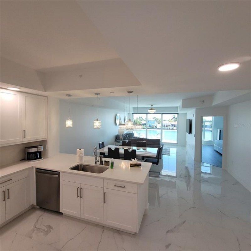 415 Island Way, Unit 204, Clearwater Beach, FL 33767 Photo