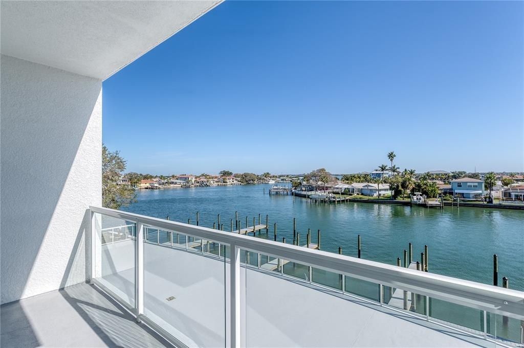415 Island Way, Unit 204, Clearwater Beach, FL 33767 Photo