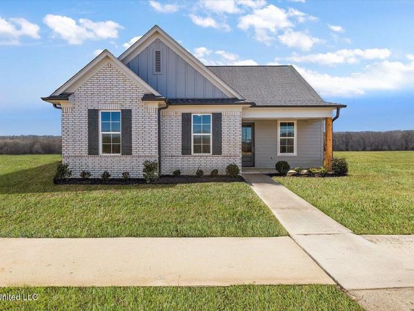 617 Sunflower Street, Nesbit, MS 38651