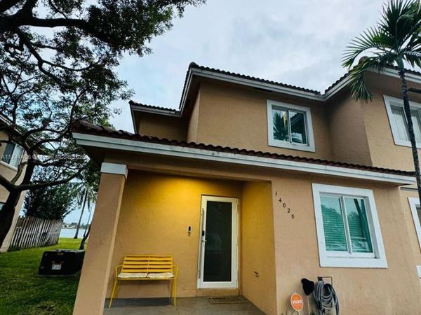 14020 SW 172nd Ter, Miami, FL 33177