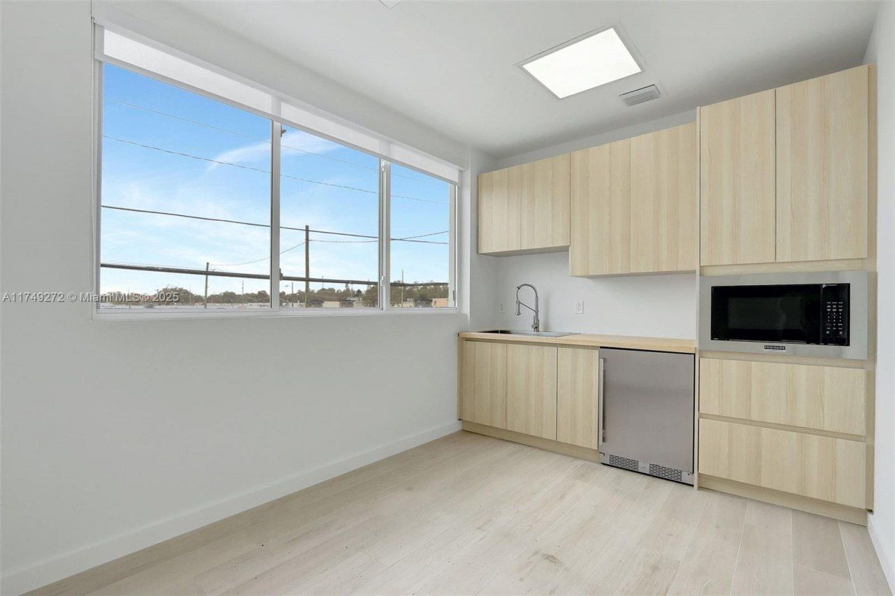 235 NE 67th St, Unit 3, Miami, FL 33138 Photo