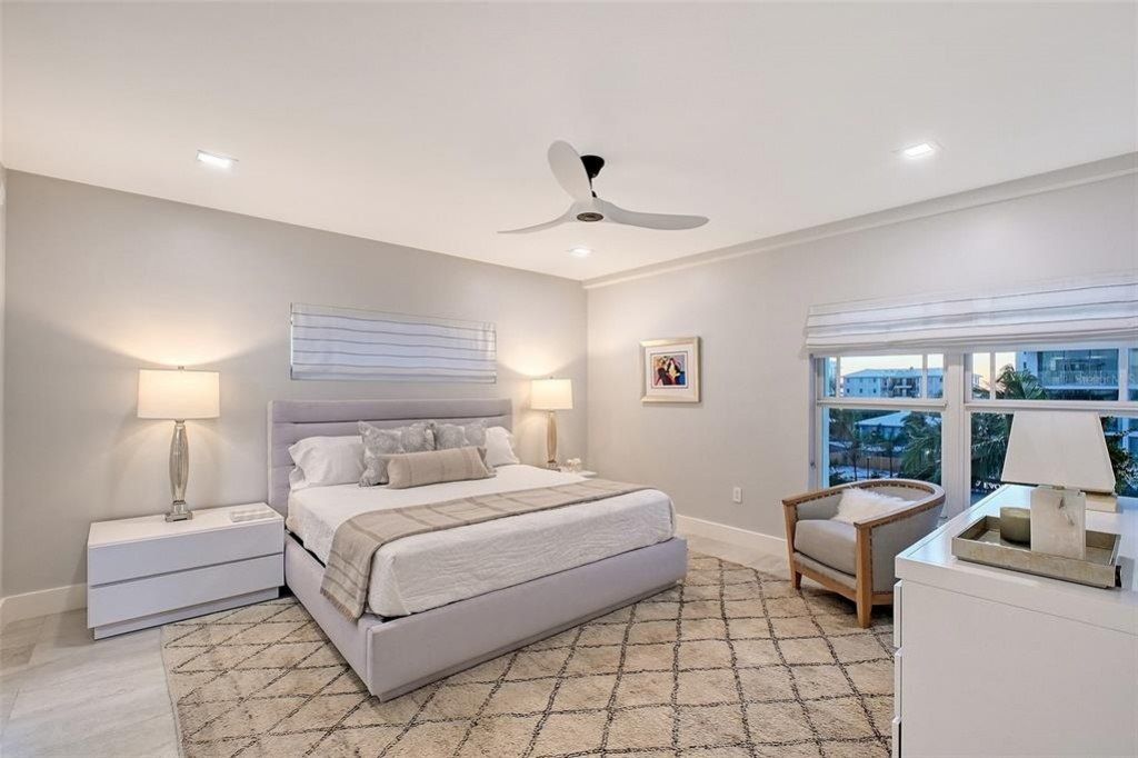 650 Golden Gate Point, Unit 403, Sarasota, FL 34236 Photo