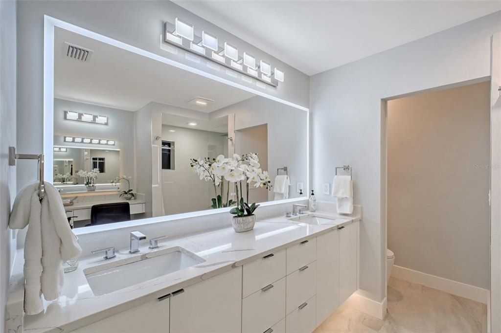 650 Golden Gate Point, Unit 403, Sarasota, FL 34236 Photo