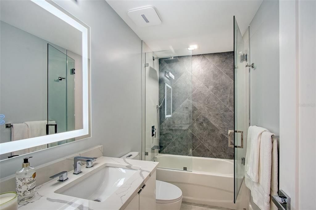 650 Golden Gate Point, Unit 403, Sarasota, FL 34236 Photo