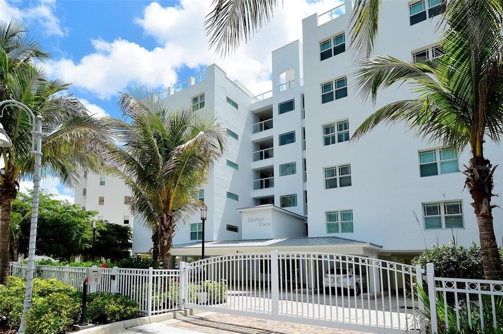 650 Golden Gate Point, Unit 403, Sarasota, FL 34236 Photo