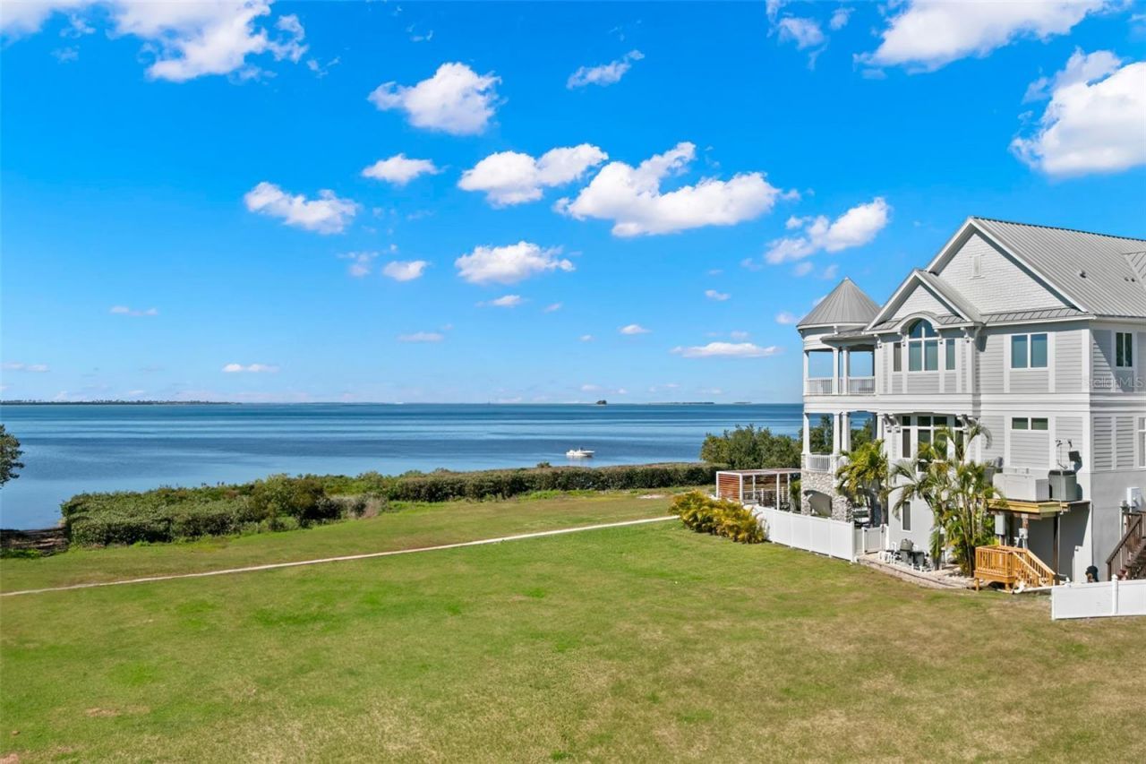 606 Indiana Avenue, Crystal Beach, FL 34681 Photo
