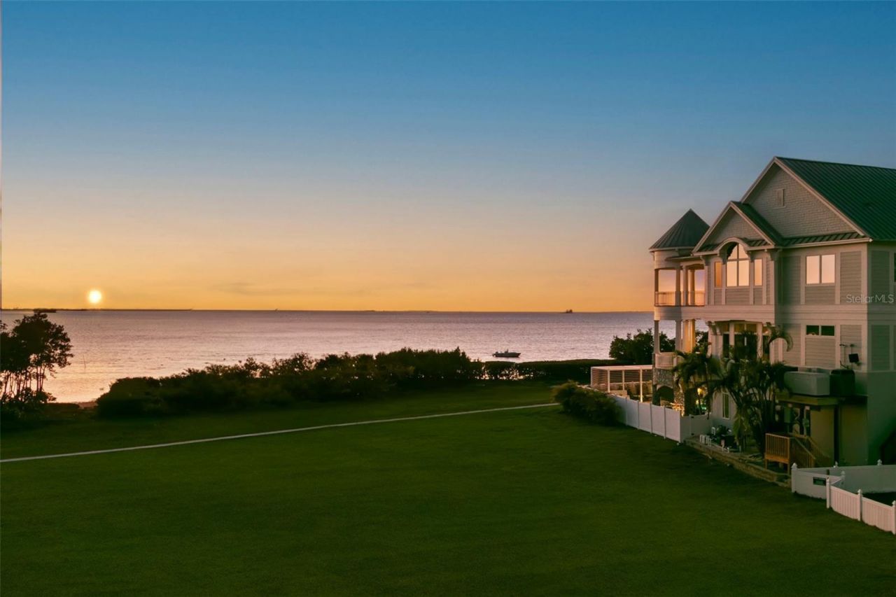 606 Indiana Avenue, Crystal Beach, FL 34681 Photo