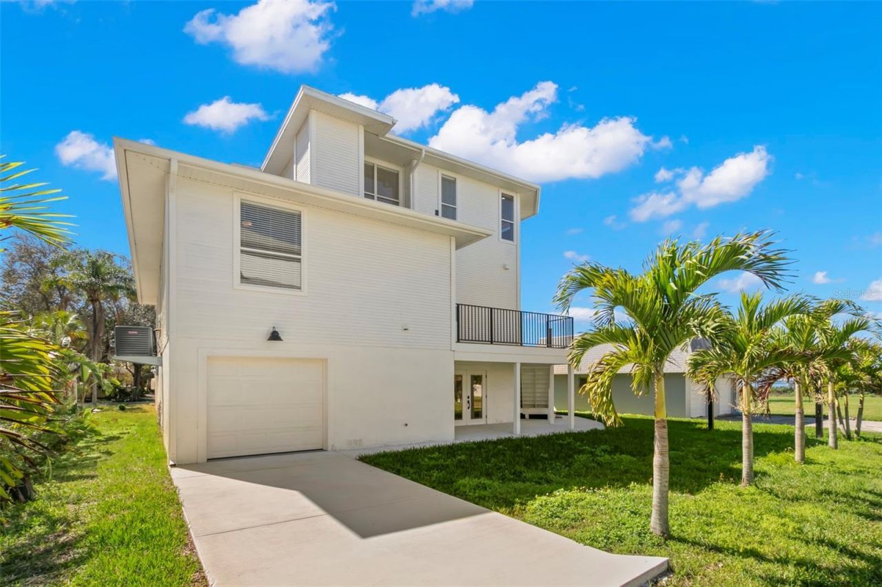 606 Indiana Avenue, Crystal Beach, FL 34681 Photo