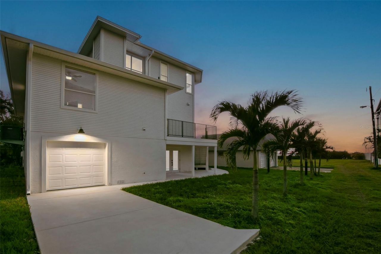 606 Indiana Avenue, Crystal Beach, FL 34681 Photo