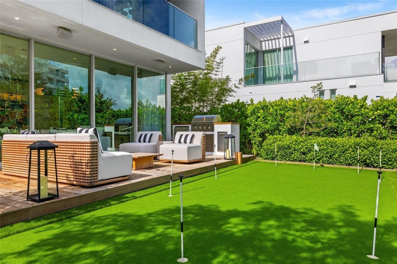 810 W 47th Ct - The Ritz Carlton Miami Beach, Miami Beach, FL 33140 Photo