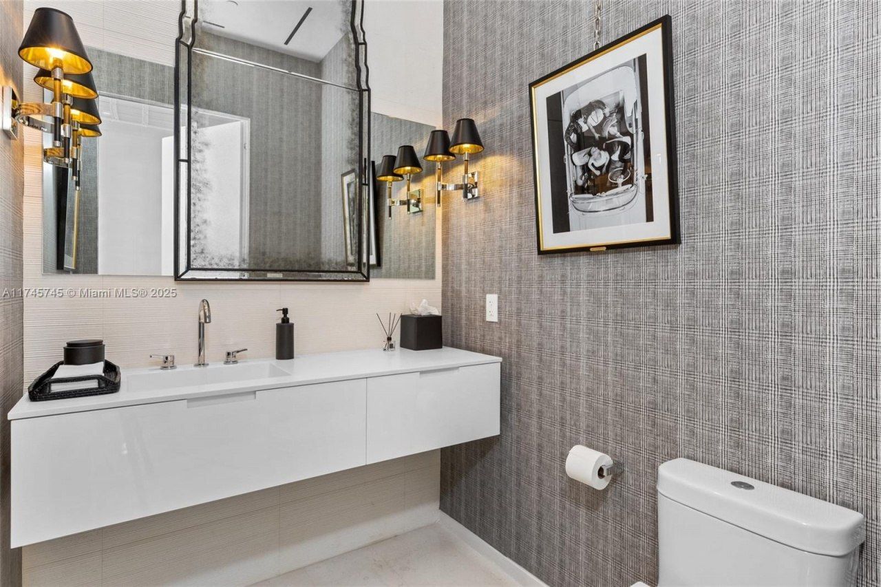 810 W 47th Ct - The Ritz Carlton Miami Beach, Miami Beach, FL 33140 Photo